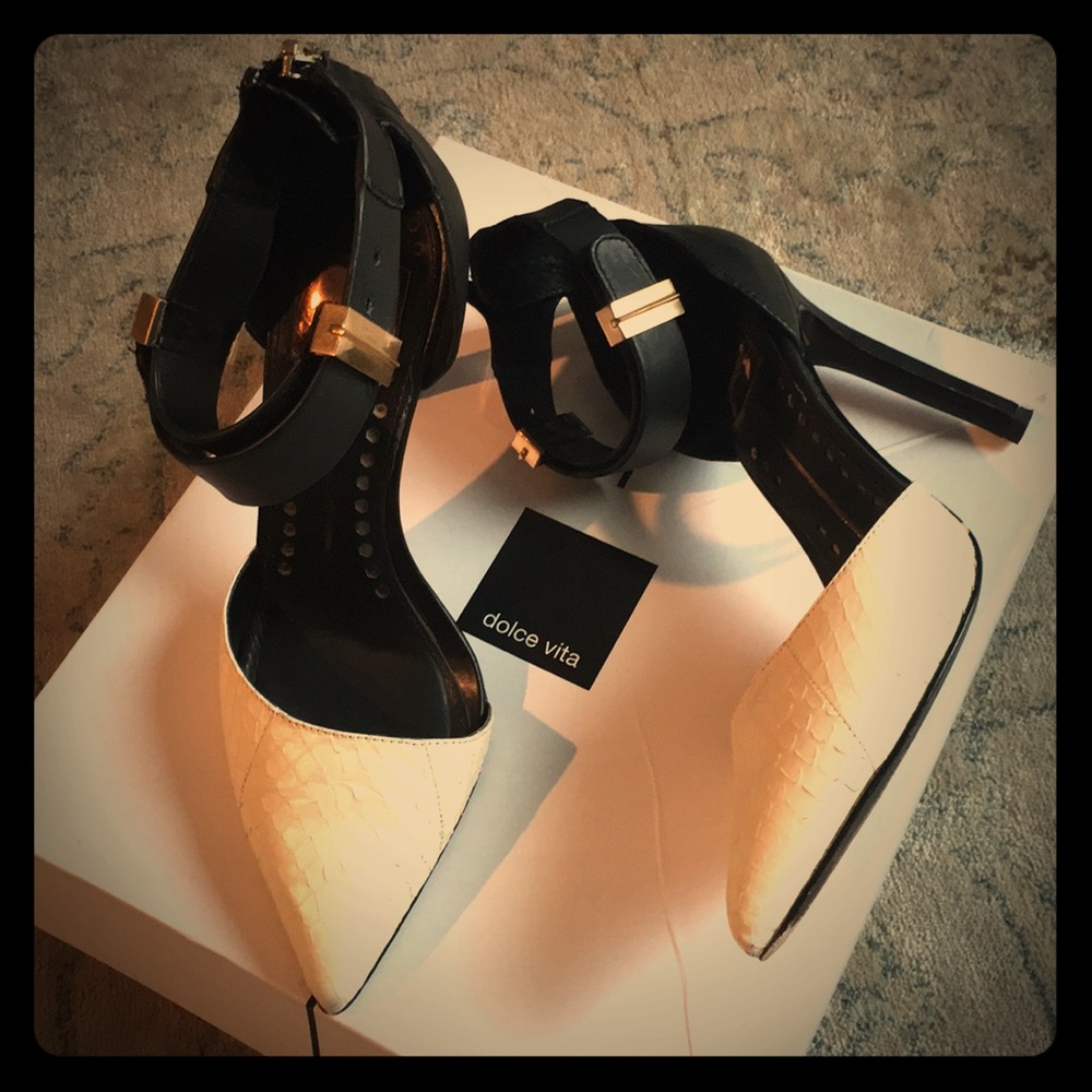 Dolce Vita black and Cream Pumps